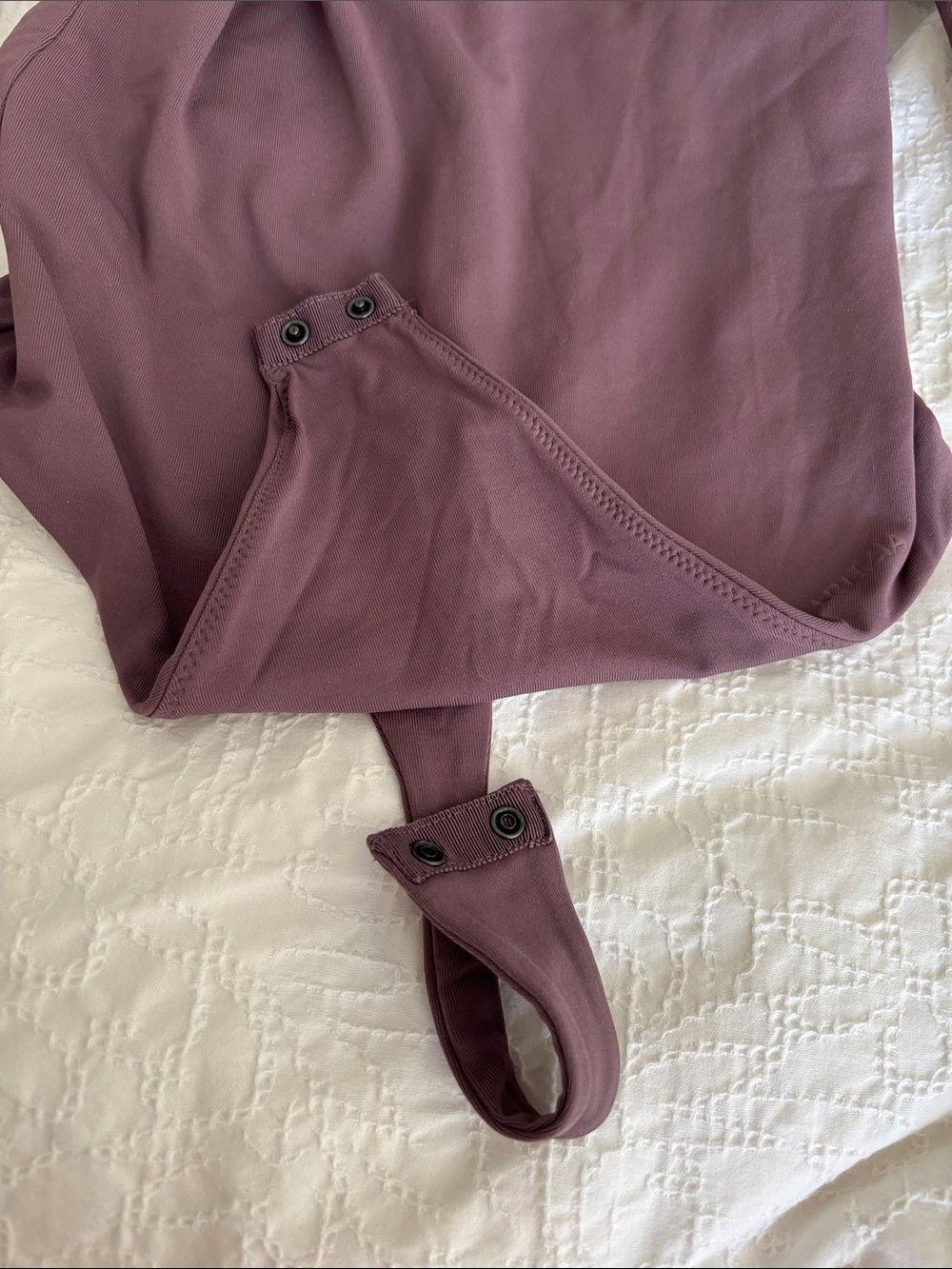 Aritzia
Contour Fixture Bodysuit Smoked Eggplant Size M - Picture 10 of 14